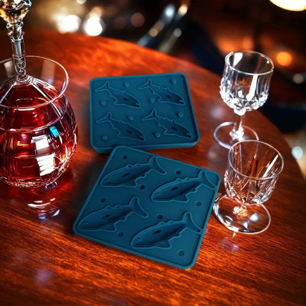 Shark Silicone Ice Cube Tray 4 - đánh giá và giá Kitchen Gadgets You Must Have